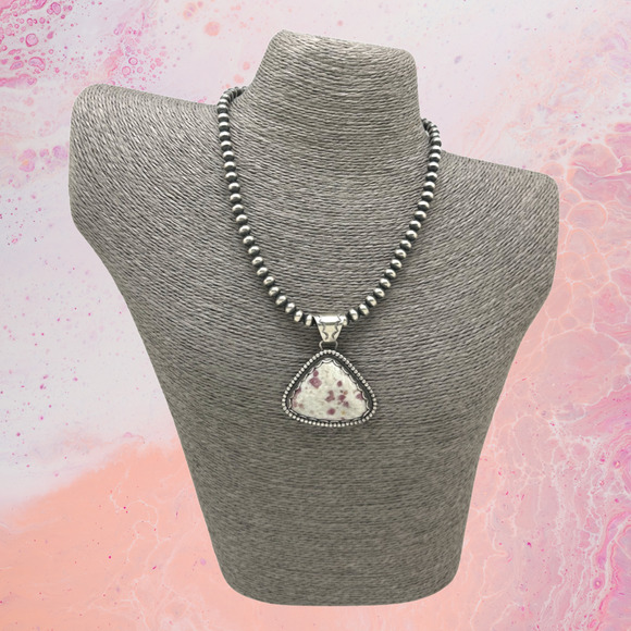 Native American NAVAJO Sterling Silver & Tourmaline Triangular Pendant Scallops - Picture 3 of 3